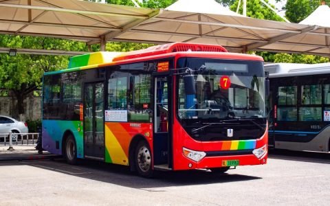 一条专线串联“两院四区” 赤壁定制公交让群众就医更快捷高效