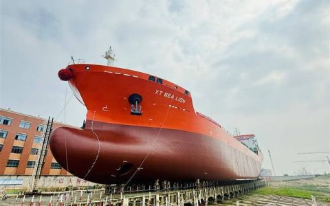 “武船造”万吨巨轮交付