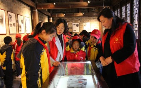 赓续红色血脉  传承革命薪火   图书馆党员带领“成长守望计划”学生参观革命纪念馆