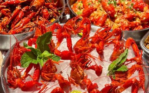 武汉都市圈同城化协作带来美食盛宴 各地游客来汉品尝冬季小龙虾