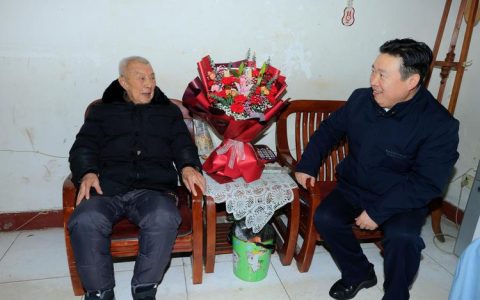 黄剑雄陈红辉看望慰问正厅级老同志