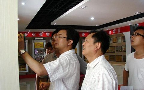 黄剑雄在东部产业新区调研