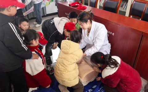 情暖冬日 陪伴成长 市一医开展生长发育科普义诊