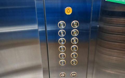 15年老旧电梯换新 方寸轿厢载满民生温度