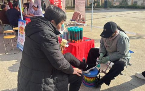 便民服务送上门　暖心行动零距离