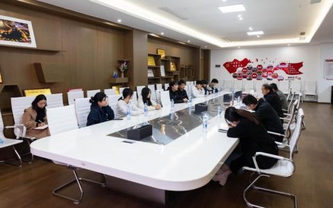 师生面对面 校党委常委、纪委书记窦先萍走进一站式学生社区勉励考研学生奋力追梦