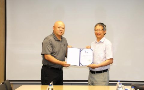 英国皇家工程院诸自强院士受聘为华中科技大学顾问教授