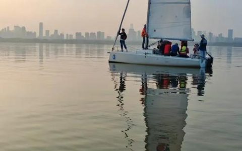 武汉，向蓝而行：以场景为帆，驶入产业深水区