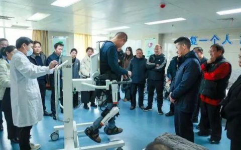 深化医体融合 赋能体育发展——潜江市中心医院举办专题交流会暨冠军康复礼遇活动