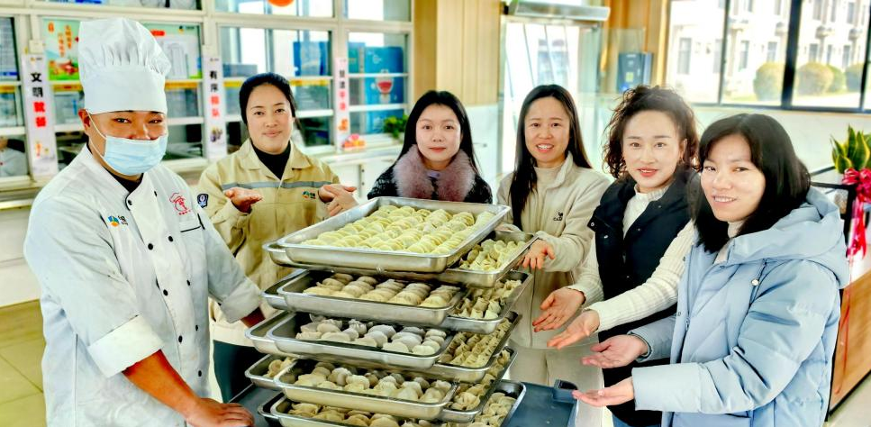 中粮黄冈开展“情暖冬至，共享团圆”包饺子活动