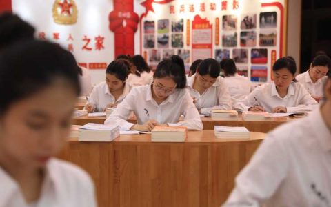 图书馆开展党员学习实践教育活动