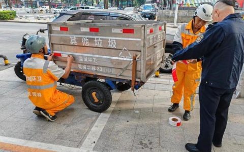 市环卫局排查城乡环卫设施隐患