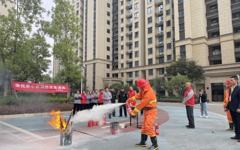 金陵寺社区联合金桥广场开展冬季消防演练