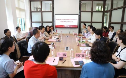 科学出版社高等医学教育分社社长李国红一行来校调研