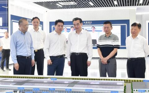 政协委员视察重点项目　把脉发展建言献策