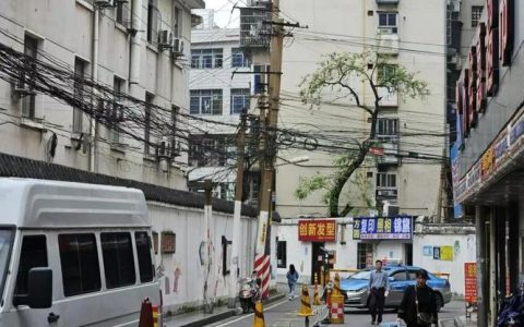 老旧街道迎新生