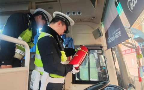 通山交警筑牢安全防线