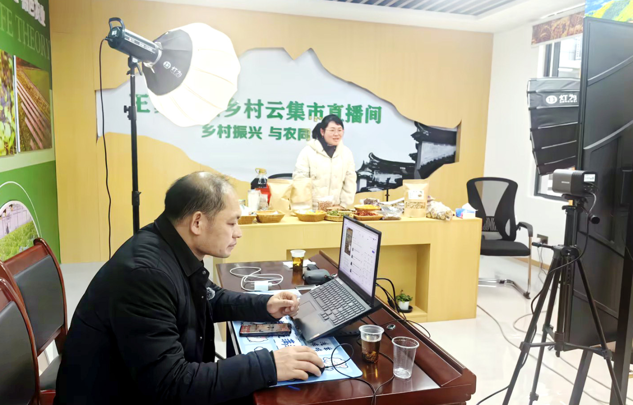 从“提篮叫卖”到“云端吆喝” 宜都“电商快车道”让山货跑得飞快！