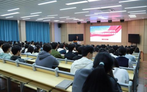 华中农业大学领导走进课堂讲授思政课