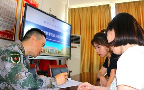 市人武部走进江汉艺术职业学院开展征兵政策宣讲