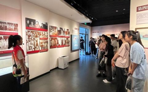 武汉革命博物馆一行来校调研交流