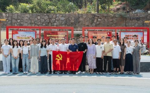 三峡大学领导走访慰问法学与公共管理学院学生