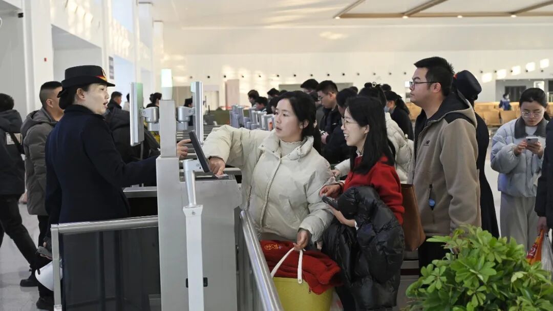 2万多人共同见证天门站开通运营，有你吗？