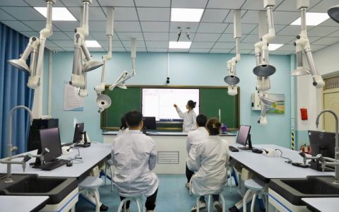 实验教学坊走进化学学院实验室