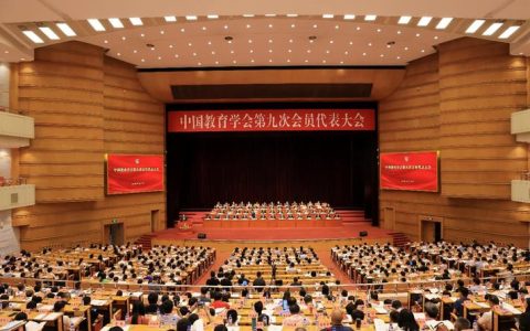 三峡大学召开图书馆工作委员会第十九次会议