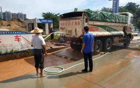 市环卫局启动为期百天的环境卫生综合治理行动