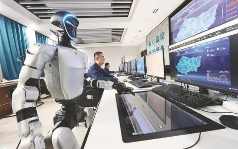 机器人坐镇 电网指挥台