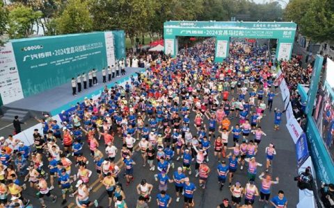 宜昌市2026年迎新长跑活动举行 黄剑雄为长跑活动鸣枪发令 陈红辉致辞