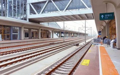 市民同庆天门迎来“双高铁”时代