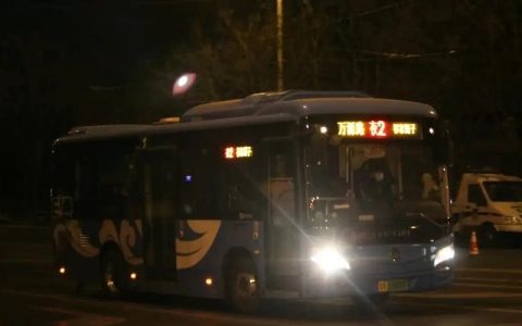 跨年夜公交将运营至凌晨2点 增设临时专线保障市民出行