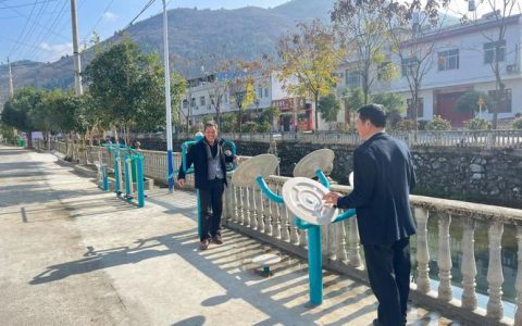 通城塘湖镇荻田村 政策送上门　关爱送到家