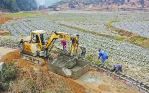 华容镇3800亩高标准农田开工建设