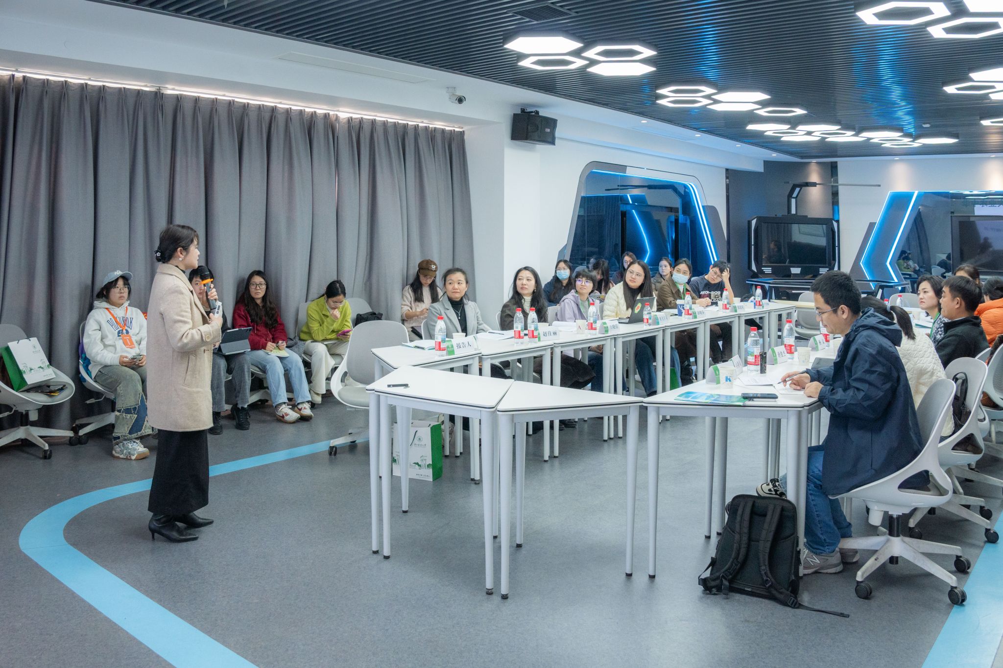 首届迈向乡村全面振兴的社会工作论坛在华中农业大学举行