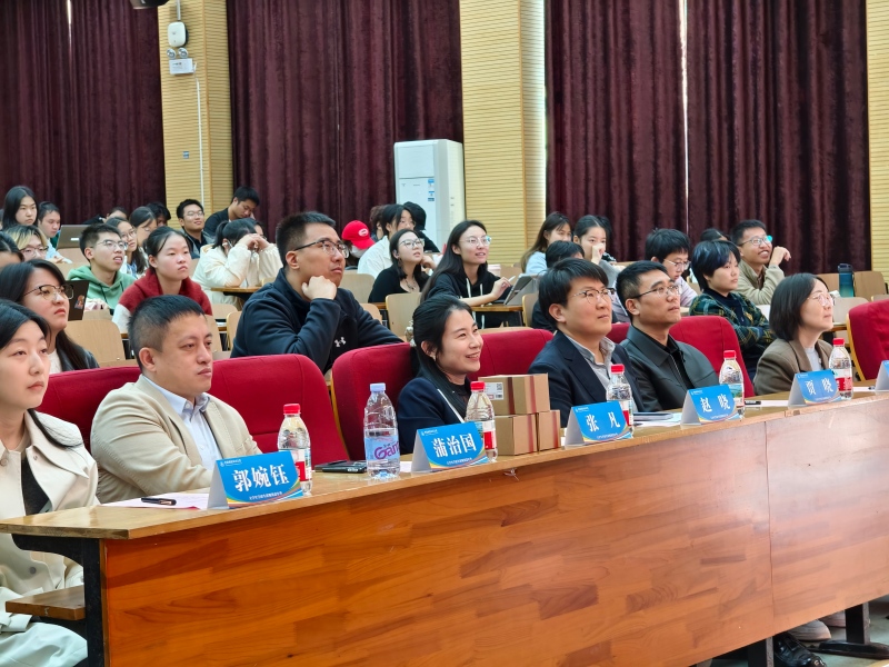 学校举办2025年大学生学涯生涯规划嘉年华活动