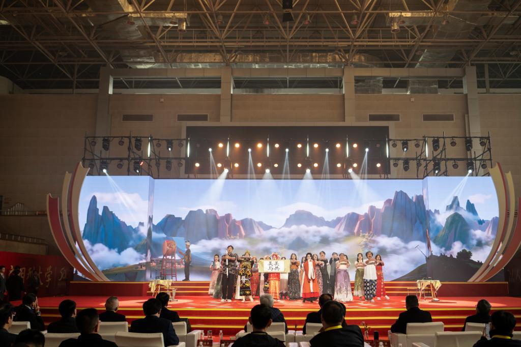 湖北理工学院隆重举行高质量发展50年暨校友回归大会