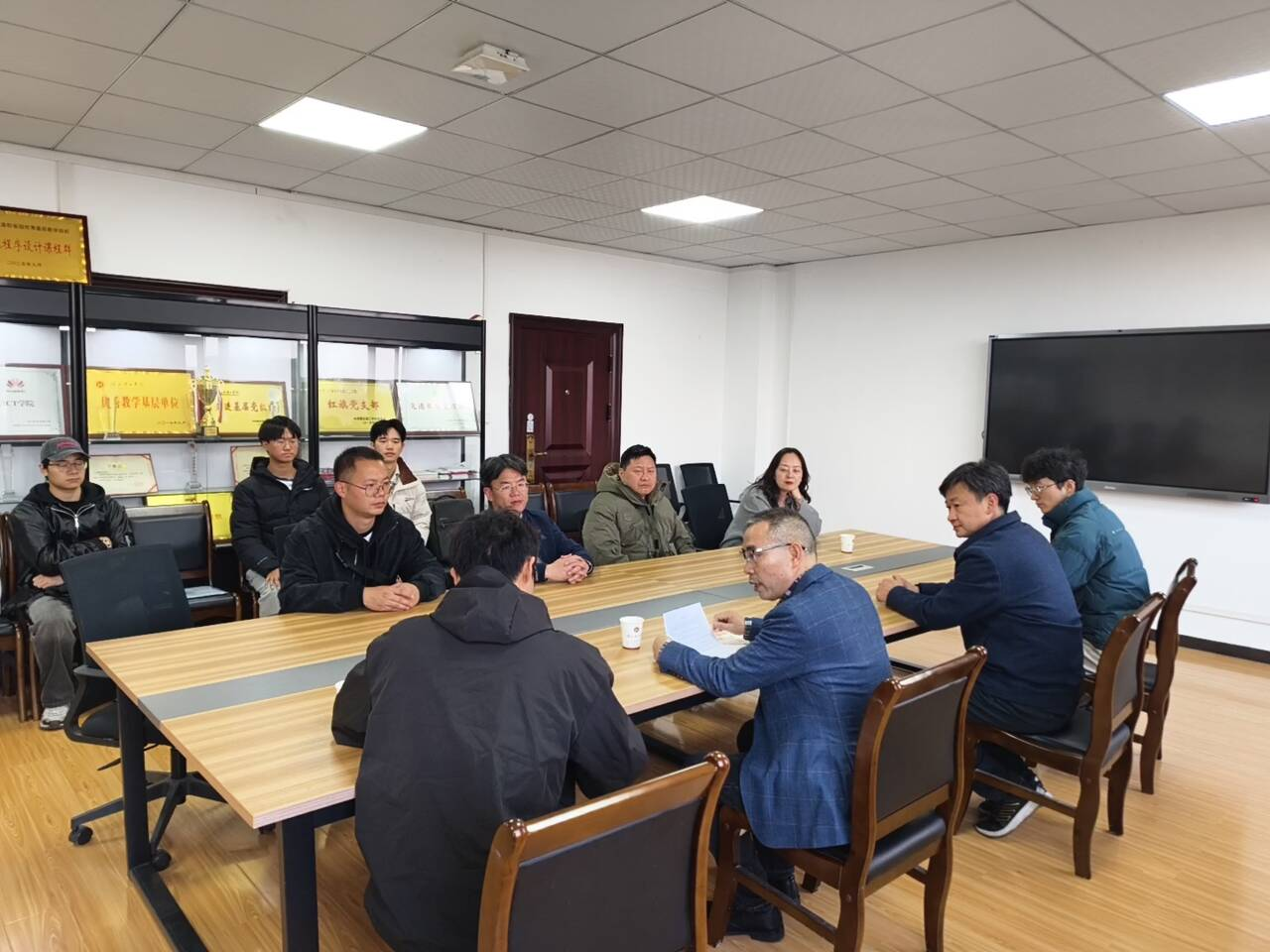 专业赋能筑牢就业根基，校友返校提升实习质量 ——计算机学院召开专业建设与实习就业座谈会