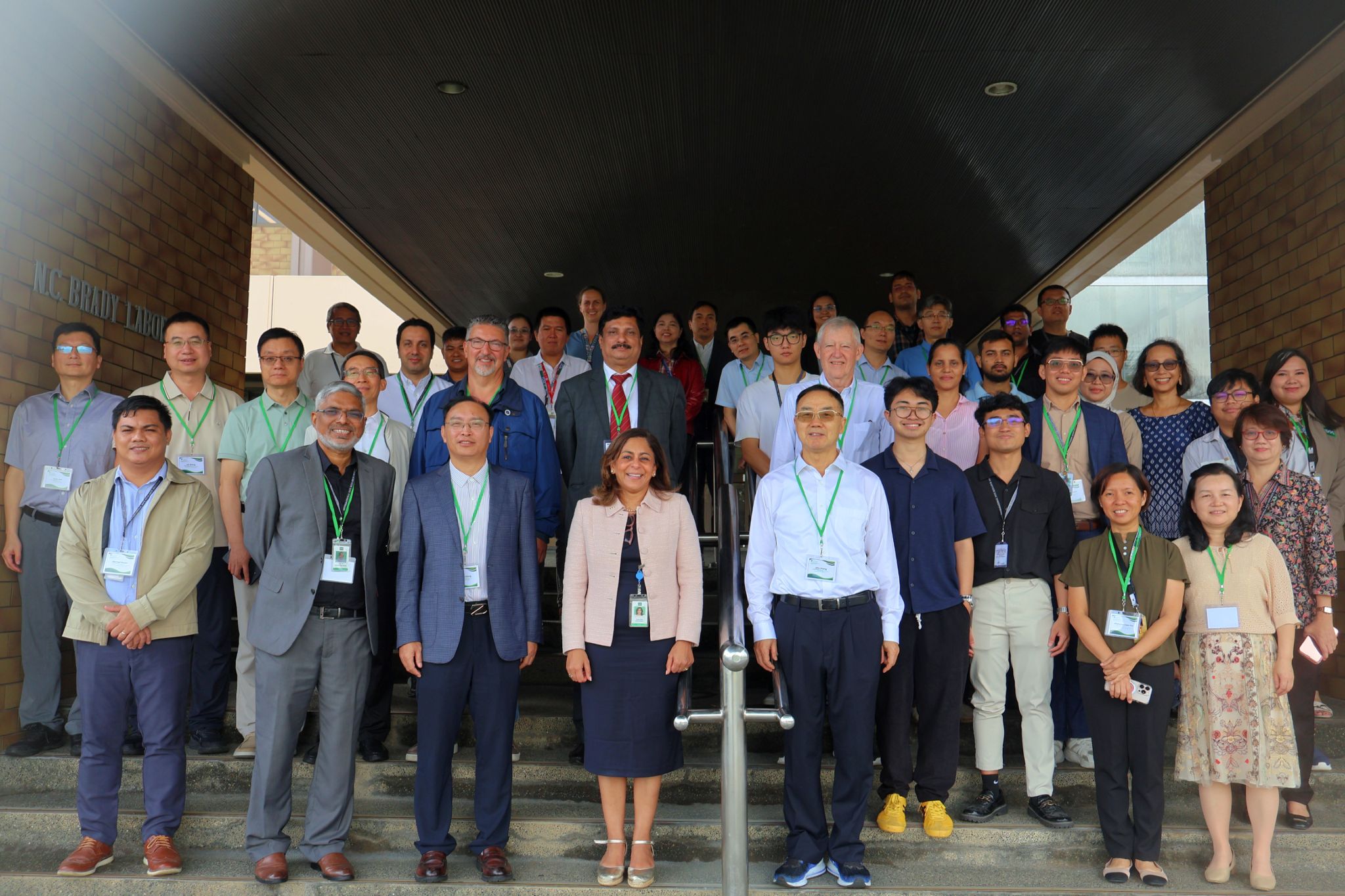 张启发院士率团赴国际水稻研究所参加国际研讨会