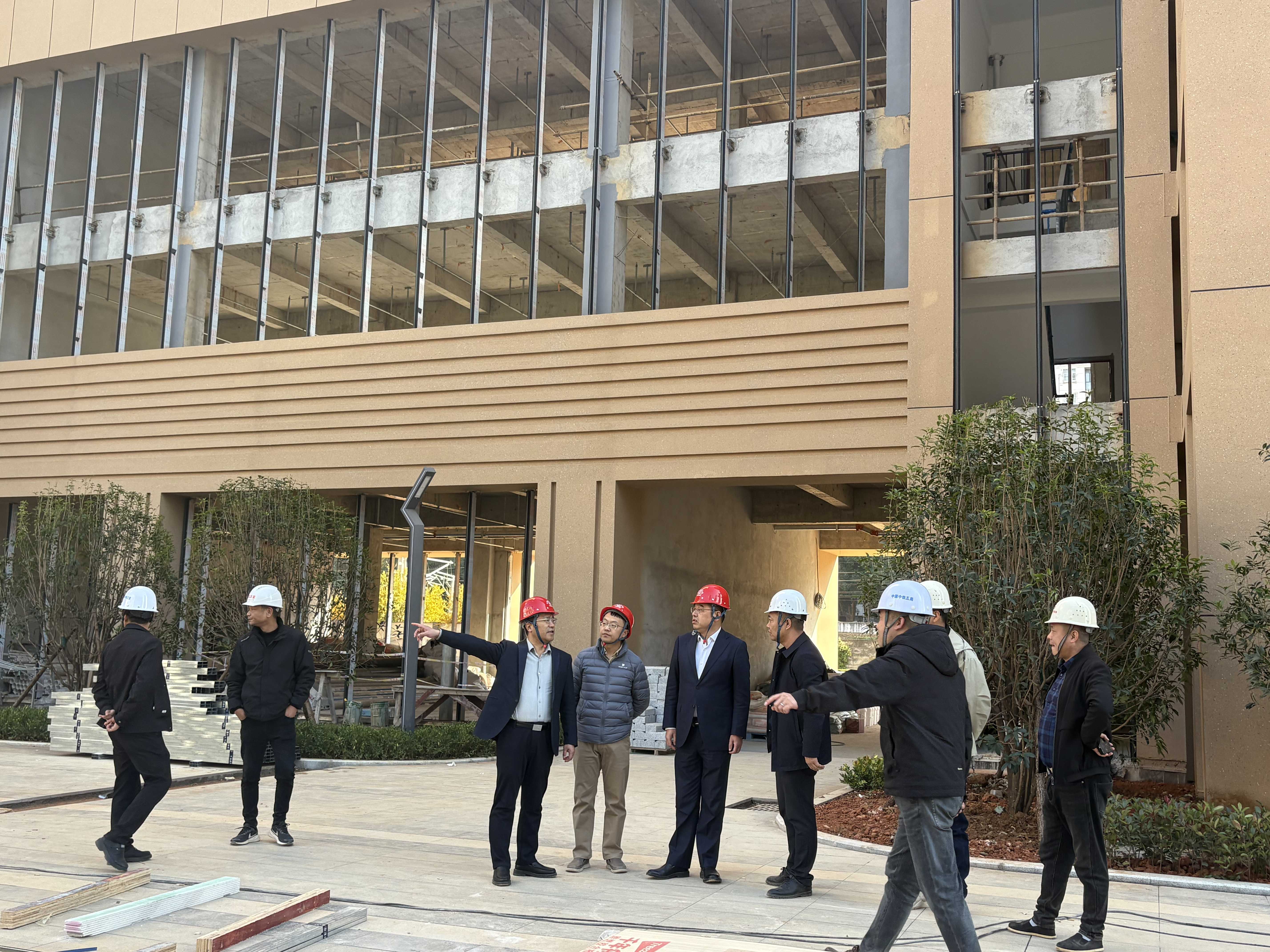 侯振发书记深入一线工地督办重点工作任务