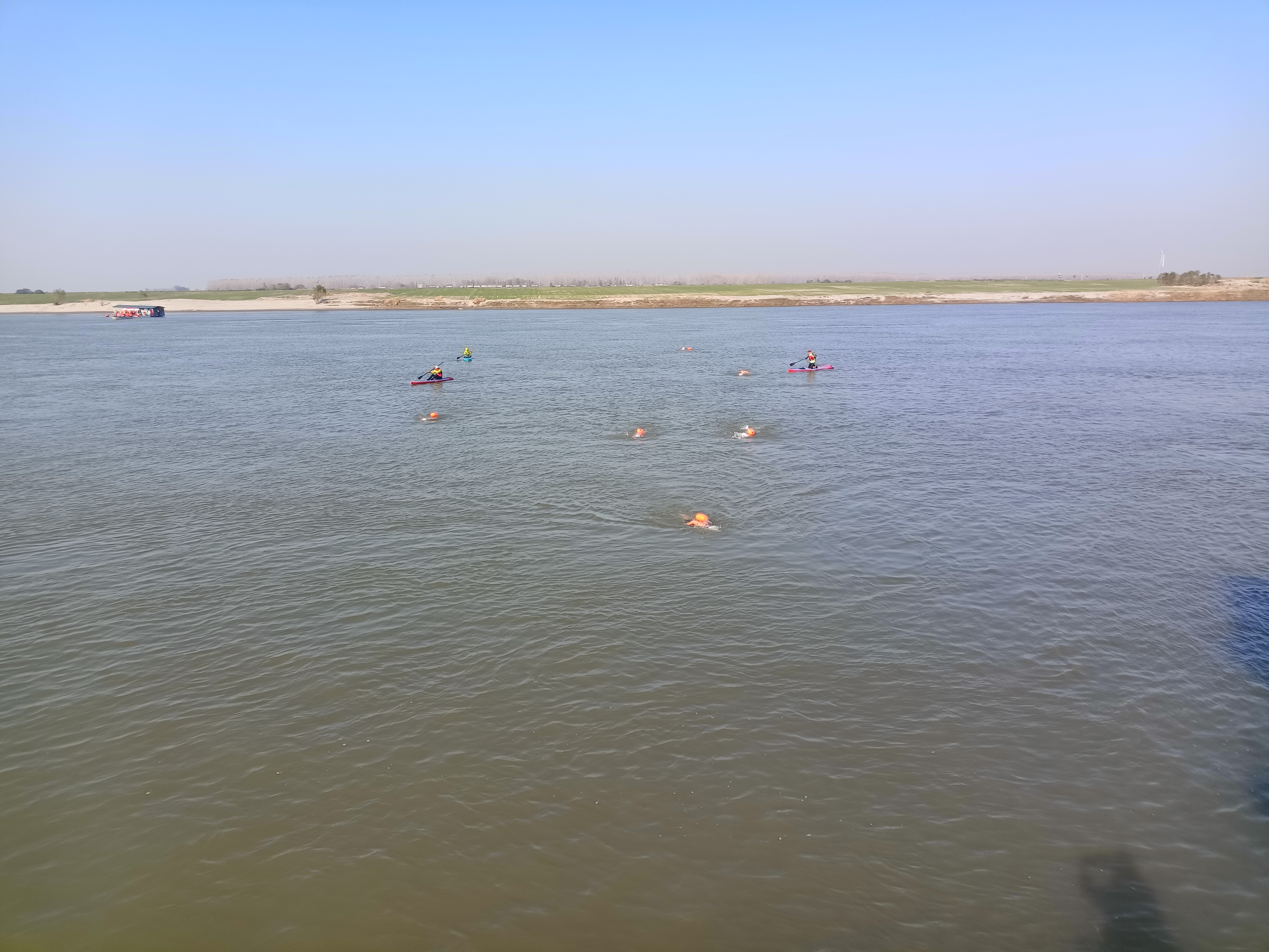 我市举办冬泳邀请赛暨防溺水培训