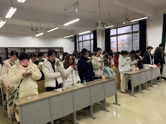 学宪法，明法理，筑梦青春正当时——外国语学院开展国家宪法日主题系列活动