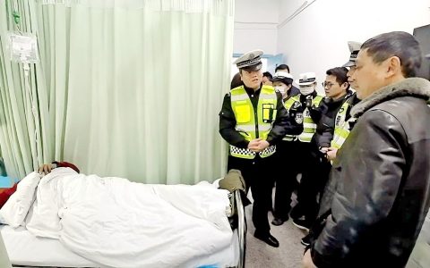 十余年失联杳无音信，一场车祸意外重逢 黄石交警助皖鄂离散亲人泪目相聚