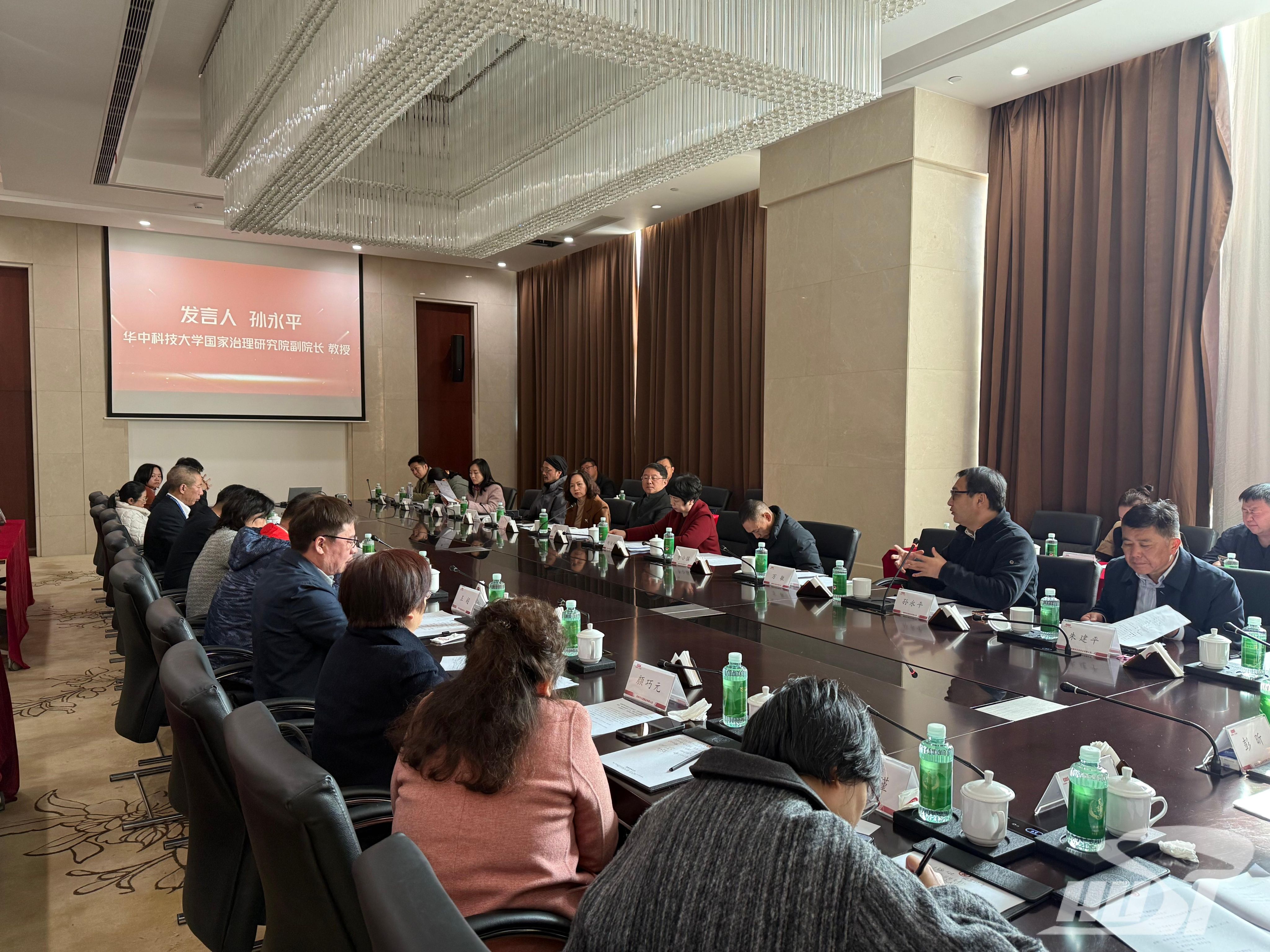 “发展新质生产力，共谋十五五规划”专题研讨会暨第七十二期华科大同心论坛举办