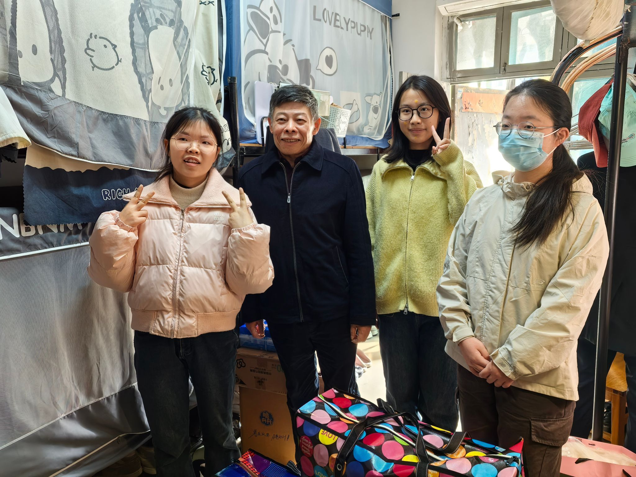 三峡大学领导走访慰问法学与公共管理学院学生