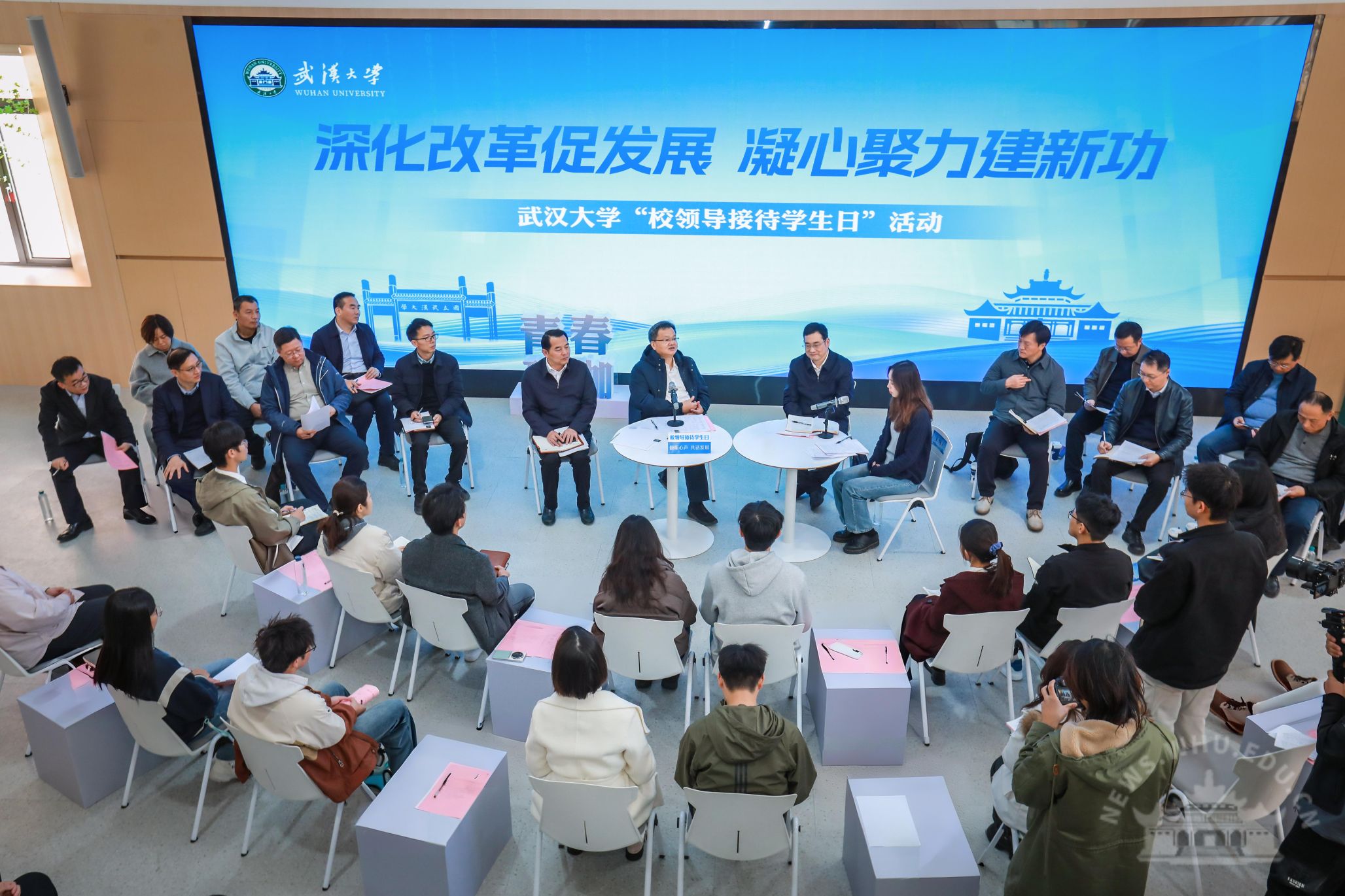 学校举行“校领导接待学生日”活动