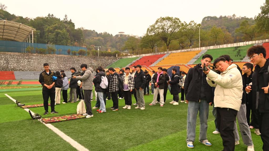 湖北理工学院举行老兵讲故事暨2026年征兵启动仪式