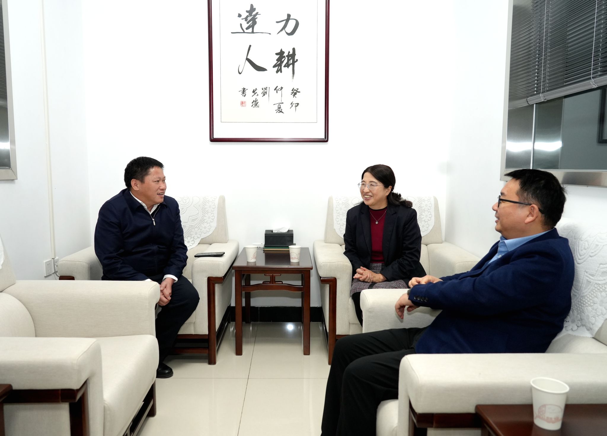 洪山区委书记严中兴看望赵书红院士